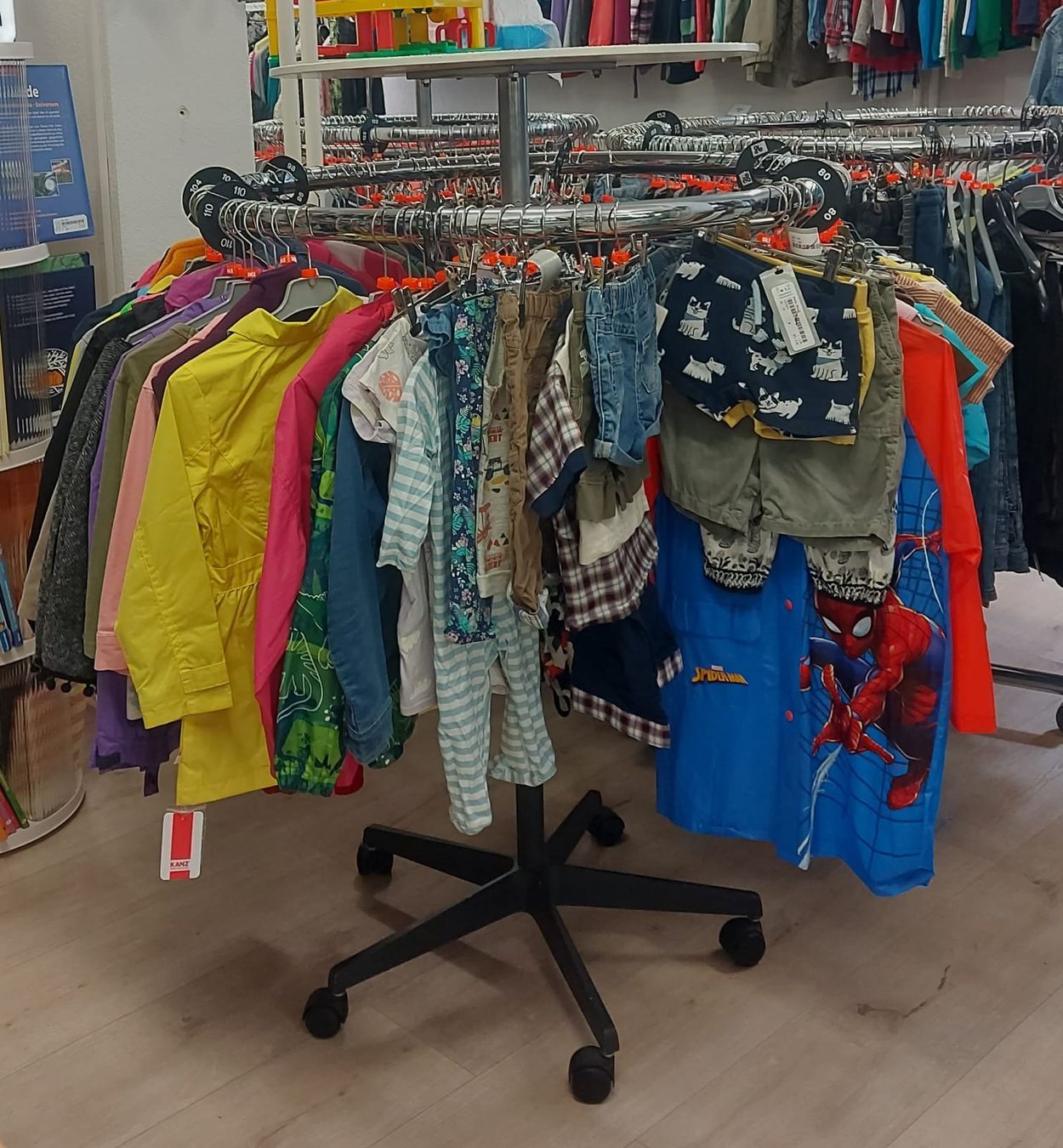 Garderobe: Kleiderständer rund 83cm – Gebraucht aus Romanshorn von Simon78 1