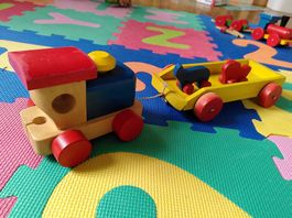 Treno di legno Vintage con rimorchio