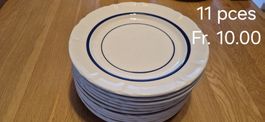 11 assiettes plates