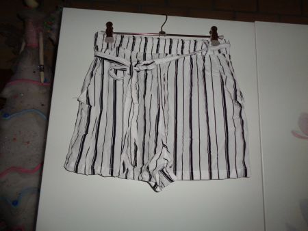 *** Shorts *** / Bindegürtel / Streifen von Amisu