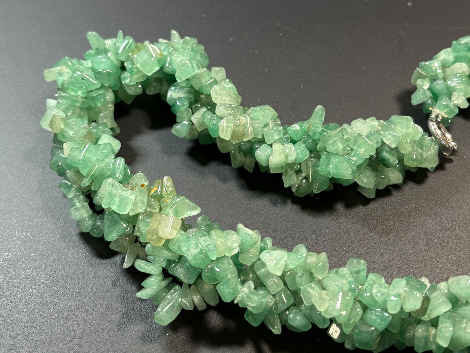 Catenine: Wunderbare Jade Nefrit Splitterkette 58 cm Lang – Usato da St. Peterzell venduto da verena40 1