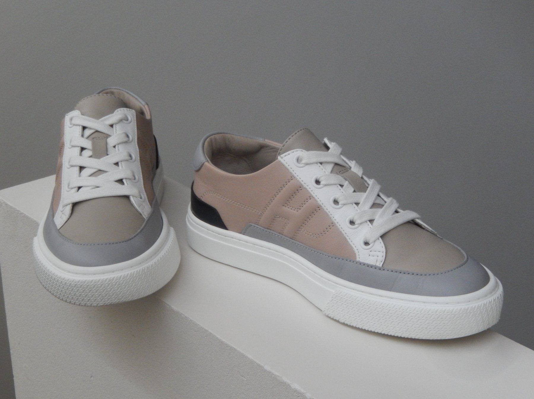 Hermès Scarpe da donna: Orig. HERMES Deep Multicolor Leder Sneakers Gr. 36 – Usato da Tuggen venduto da vivira 2
