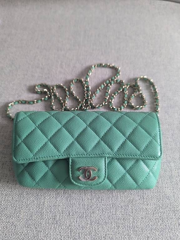 Sacs femmes: Pochette chanel – D'occasion à Kerzers par hel_v8pr