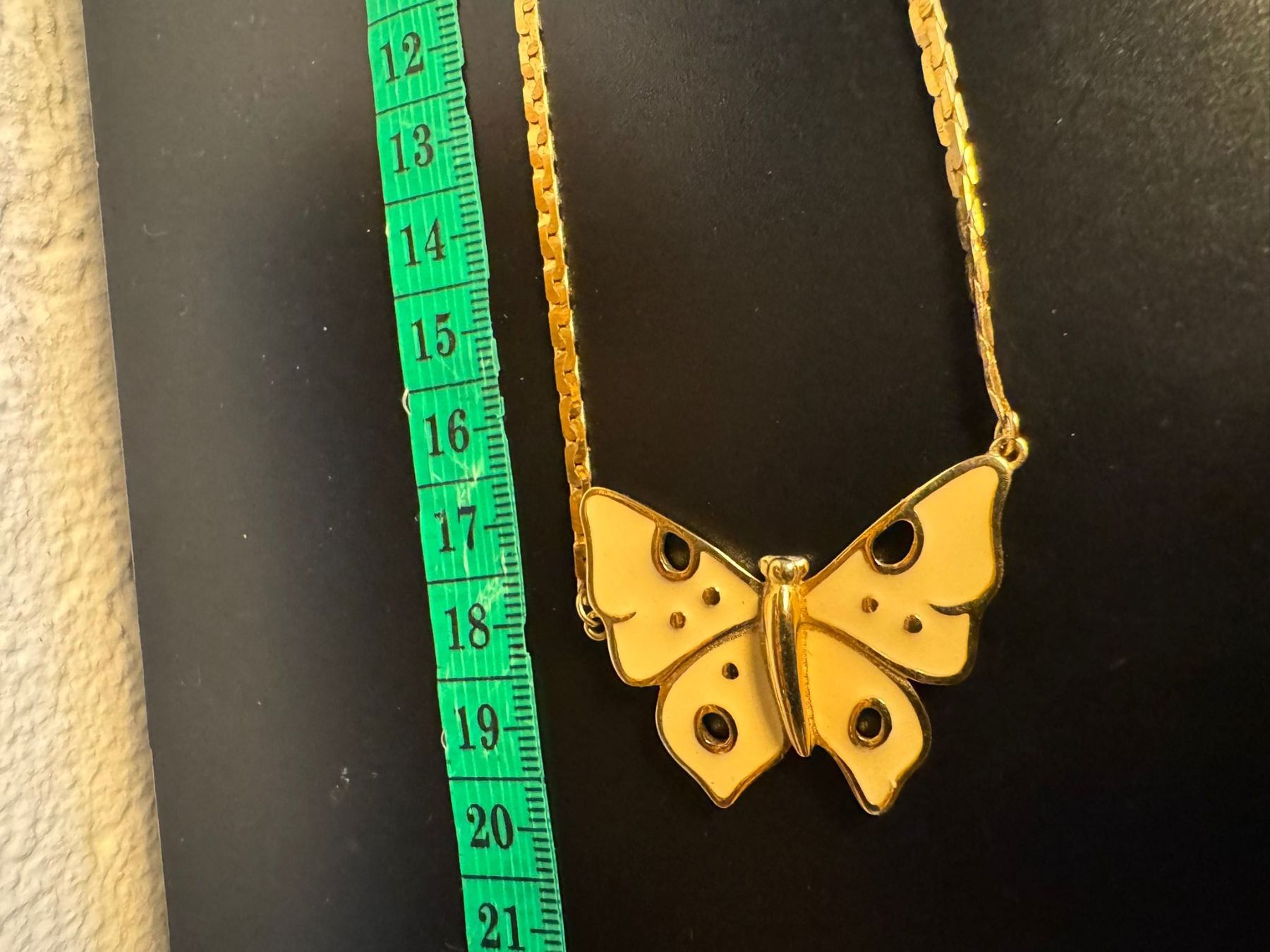 Givenchy Catenine: Givenchy Halskette Schmetterling Goldfarben – Usato da Winterthur venduto da Dejv 2