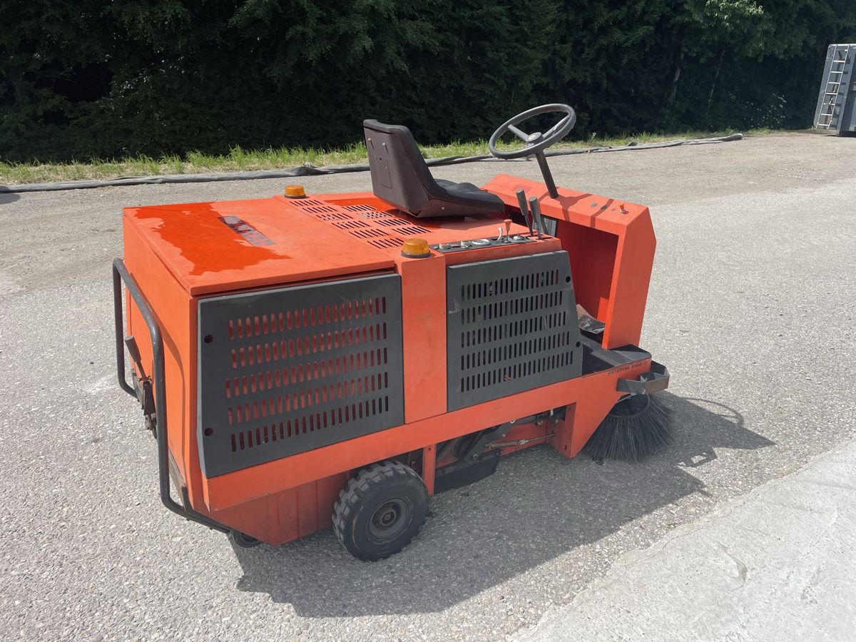 Toutes les machines: Putzmaschine Kehrmaschine – D'occasion à Altbüron par R6210 2