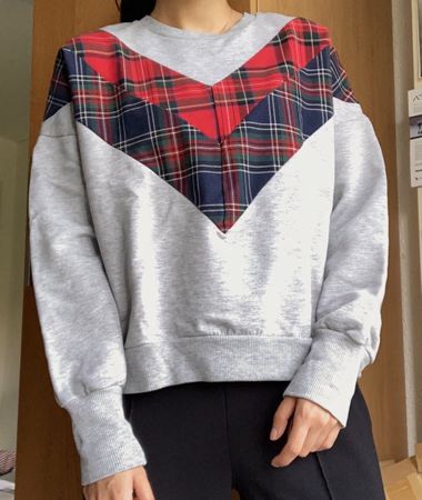 Pullover grau mit Karomuster