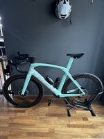 TREK MADONE SLR 7 Project One mit Zubehör und Thule Anhänger