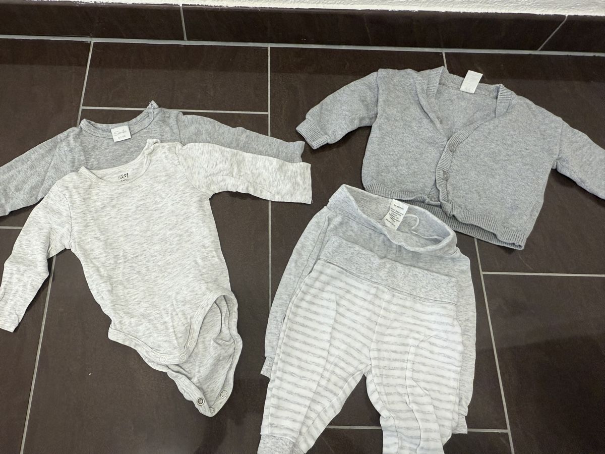 Lotti & Set di vestiti: Baby Kleidung Paket – Usato da Kölliken venduto da Vivii01