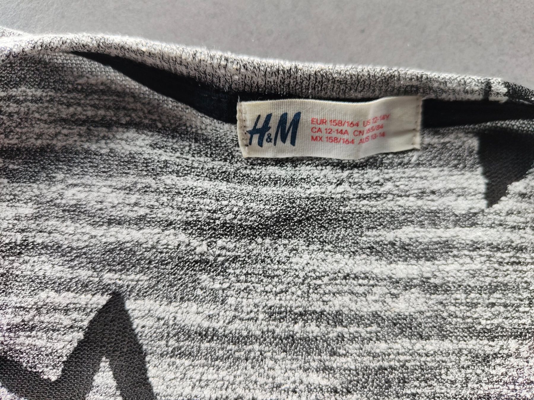 H&M Giacche & Cappotti: Graues Strickjäckli mit Sternen, Grösse 158/164 – Usato da Dietikon venduto da Bhelbling 1