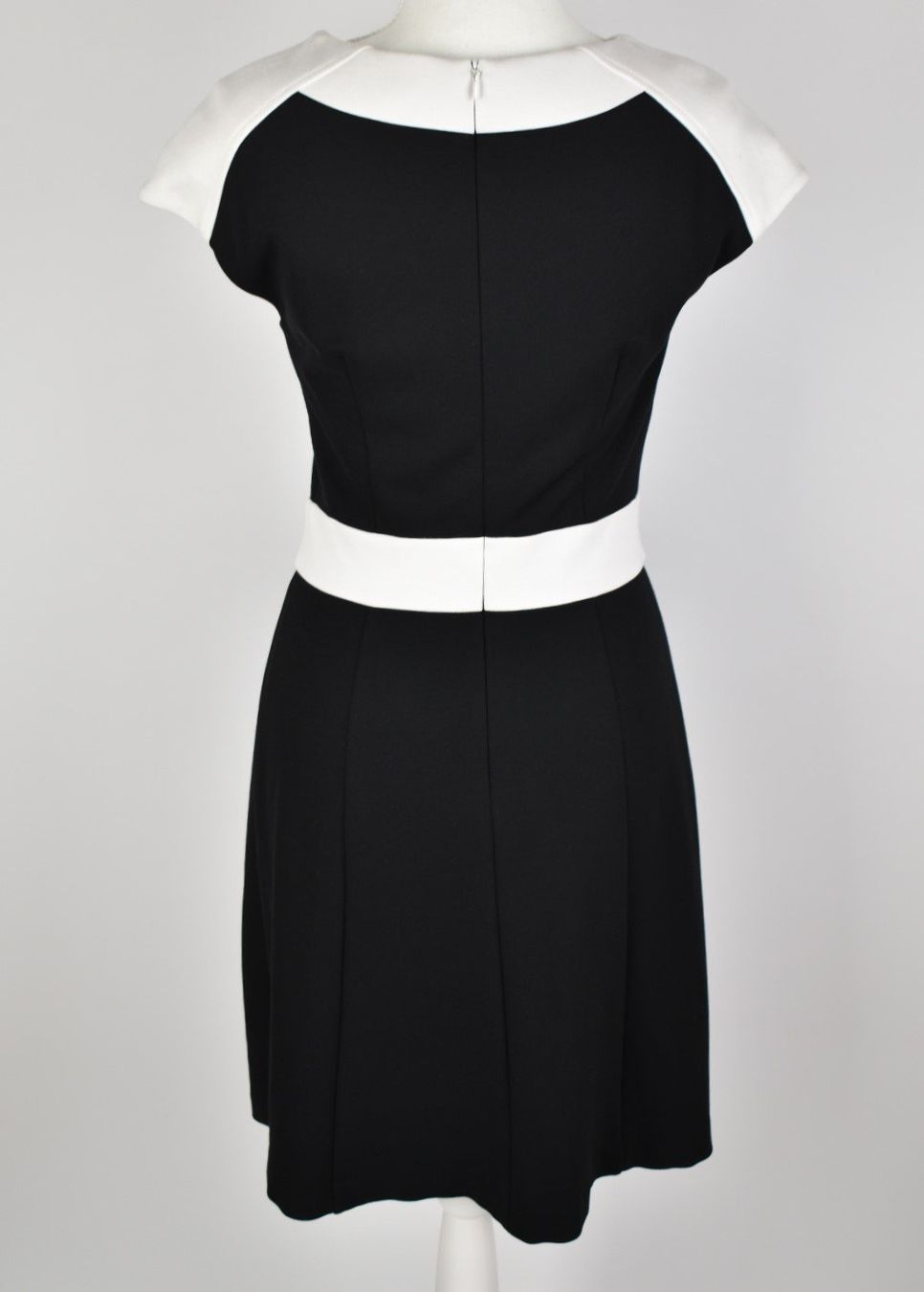 Escada Vestiti: Escada Kleid, Gr.34, schwarz/weiss, figurbetont – Usato da Nürensdorf venduto da 2ND_STORY 4