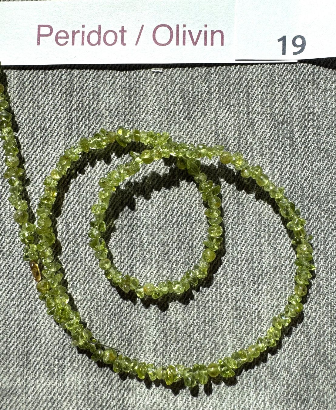 Ketten: Peridot. Olivin   extra  wilde Nugget/Splitter Form     44cm – Neu und originalverpackt aus Leuggern von gemshow