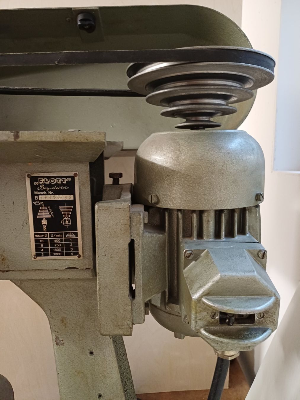 Flott Perceuses: FLOTT Tischbohrmaschine – D'occasion à Bichwil par Viggen37 3