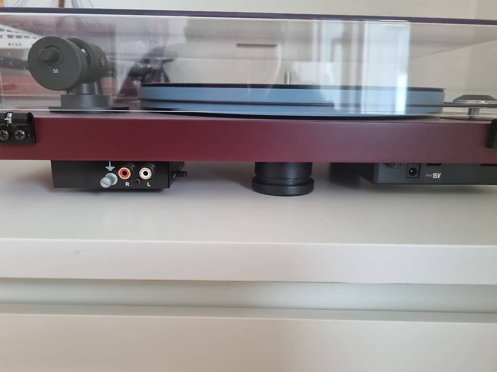 Pro-ject Giradischi: Fred Perry Pro-Ject Record Deck / Maroon / White / Ice – Usato da Utzenstorf venduto da cel_vs29 3