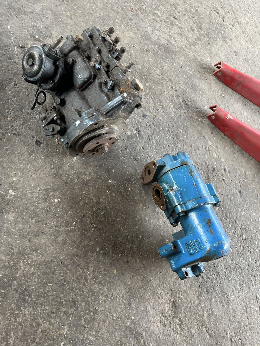 Accessori per altri veicoli: Einspritzpumpe Simms, oel pumpe zu Ford – Usato da Hinwil venduto da Kaamil