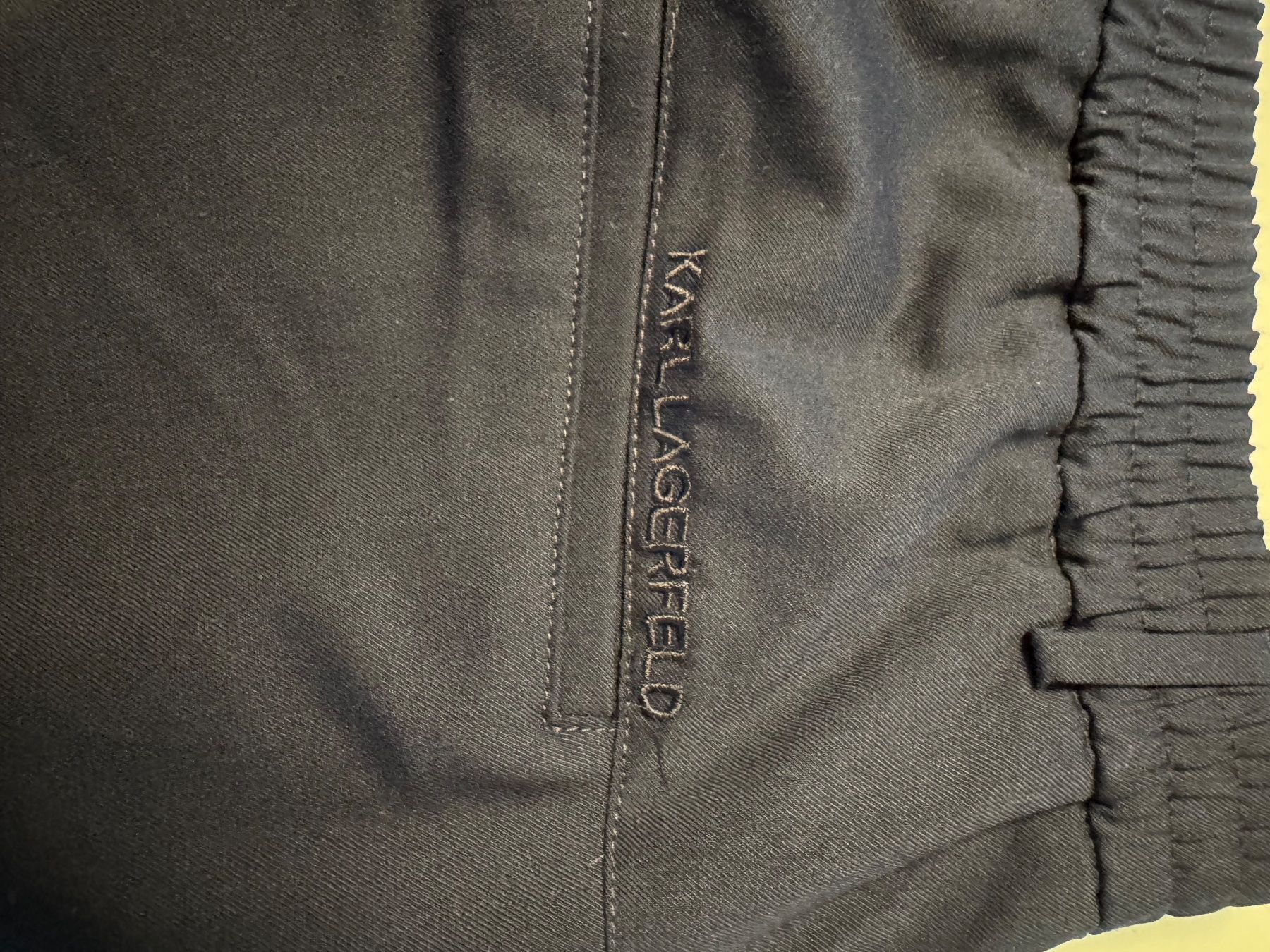 Karl Lagerfeld Pantaloni: Pantalon Karl Lagerfeld – Usato da Prez-vers-Noréaz venduto da jon_lm5f 2