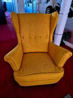 Bequemer Stoffsessel in senfgelb