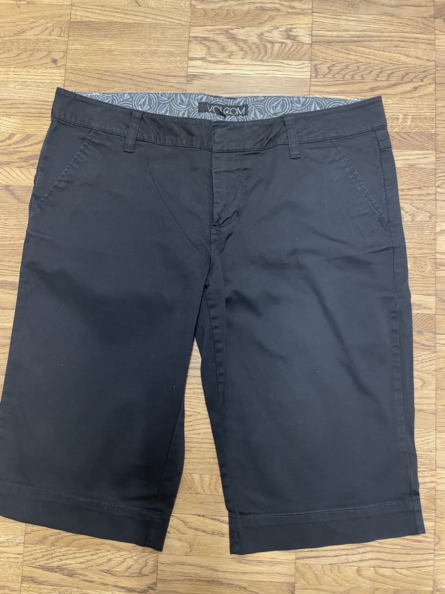 Volcom Pantaloni: VOLCOM DAMEN SHORTS  – Usato da Chur venduto da churerli