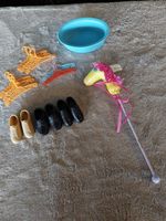 Vintage Barbie-Puppen Accesoires zusammen