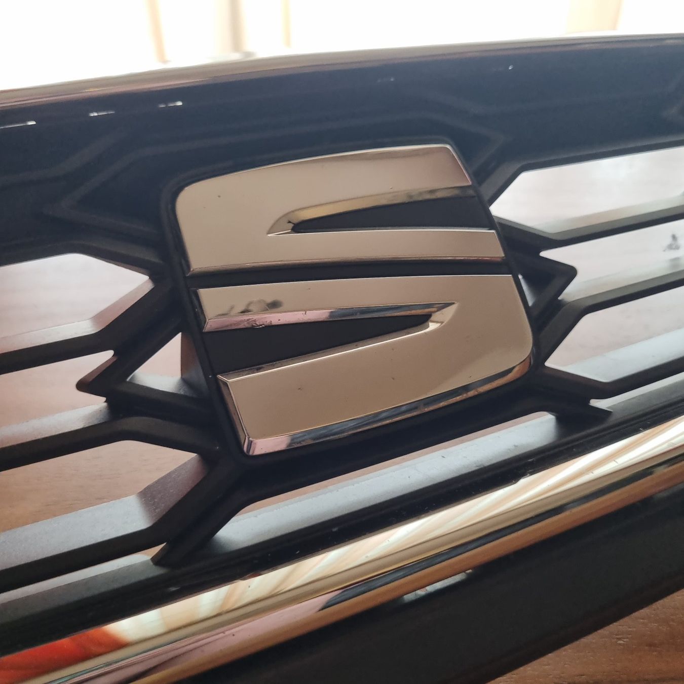 Seat Tutti pezzi di ricambio auto: SEAT LEON MK3 5F CALANDRE ORIGINE – Usato da Etoy venduto da MaGiCz 1