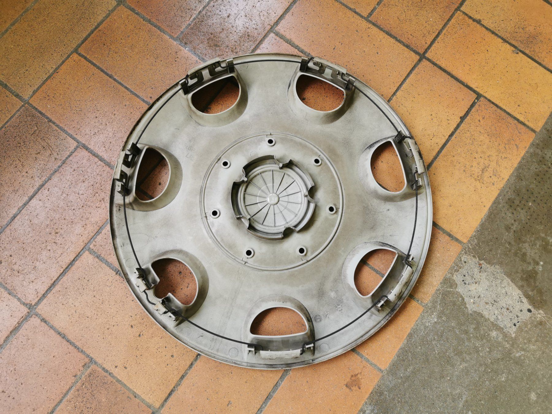 Alle Autoersatzteile: VW Radkappen Radabdeckungen 4er Set Silber – Gebraucht aus Niederdorf von salti 3