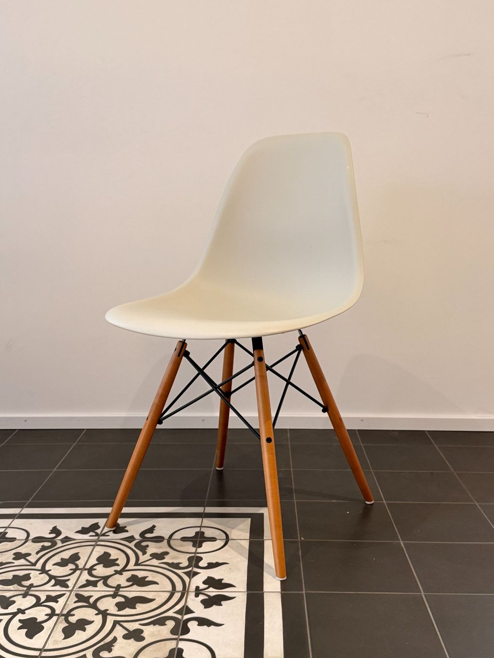 Vitra Sedie: 4 Stühle von Vitra - Eames Plastic Side Chair DSW – Nuovo (secondo la descrizione) da Zürich venduto da kiddoroboto