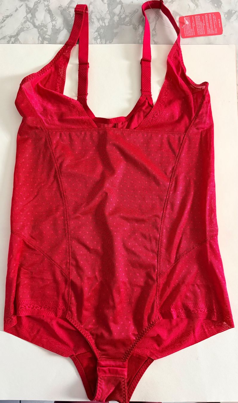 Altra biancheria intima: ULLA, Figurformender Body MEGHAN, Grösse 52, Farbe Rot – Nuovo e nell'imballaggio originale da Rudolfstetten venduto da gst_g7xl 7
