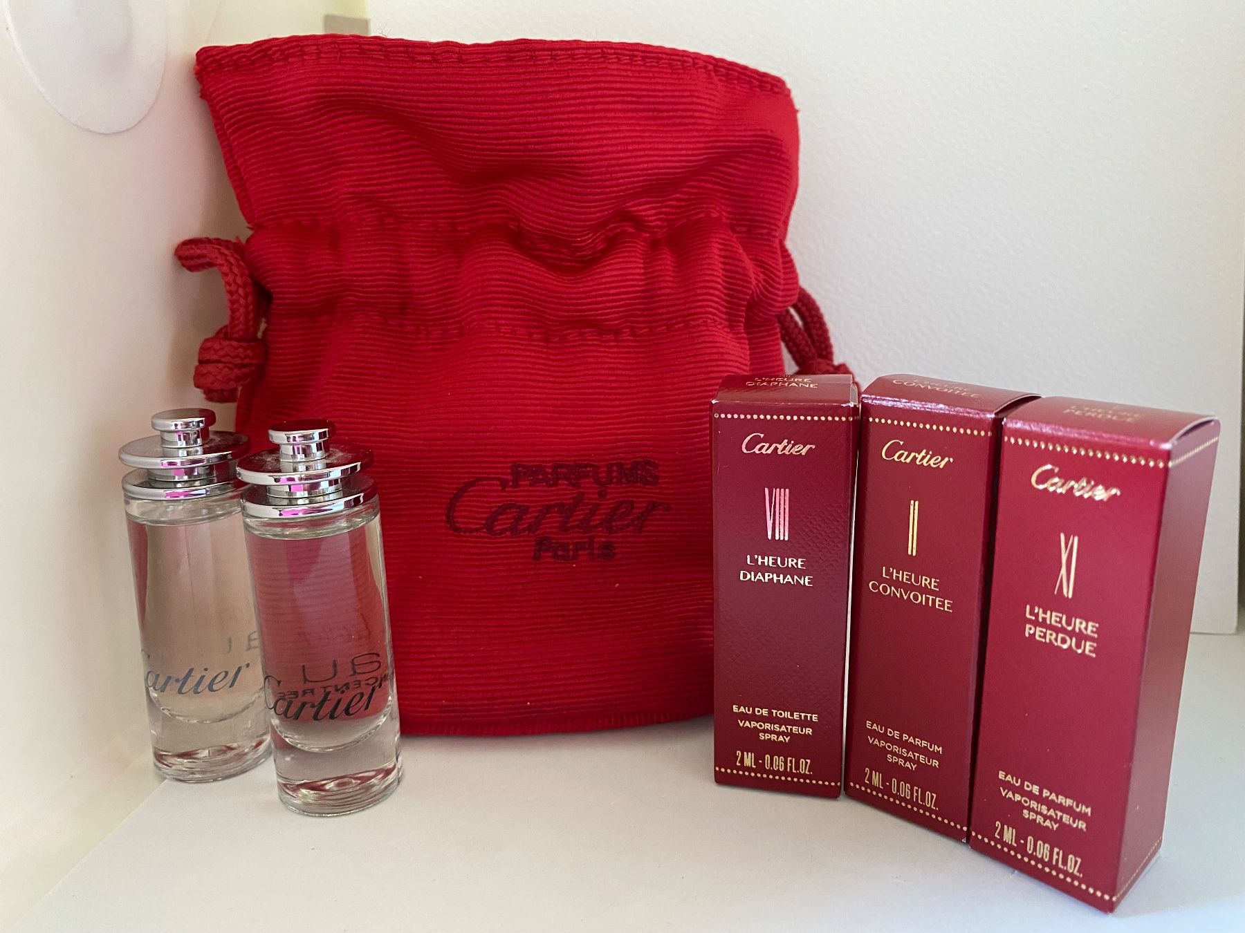 Cartier Parfum & Eau de Toilette: Set miniatures parfums et pochon Cartier – Neu (gemäss Beschreibung) aus Bouveret von wes_7zll