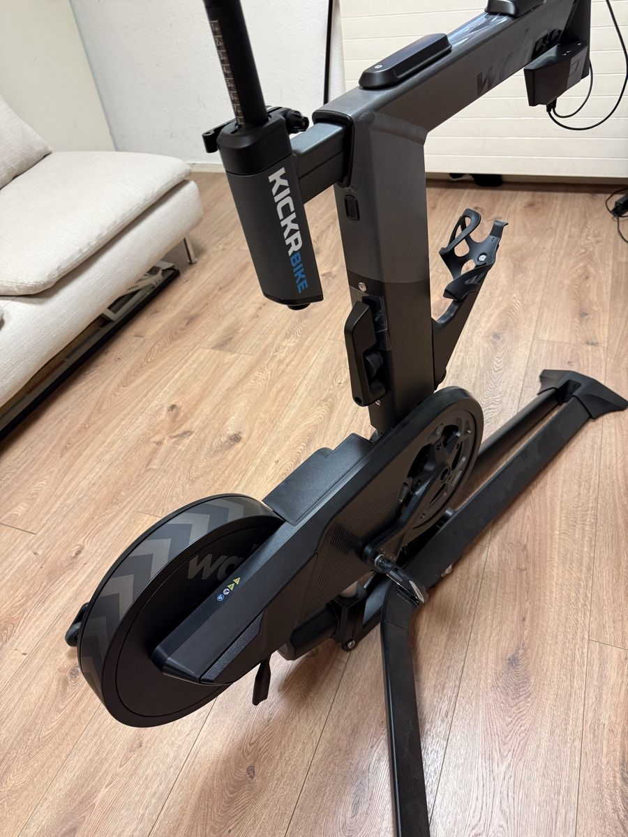 Wahoo Hometrainer: Wahoo KICKR BIKE PRO - Neuf – Nuovo (secondo la descrizione) da Cologny venduto da Luckylorenz 2