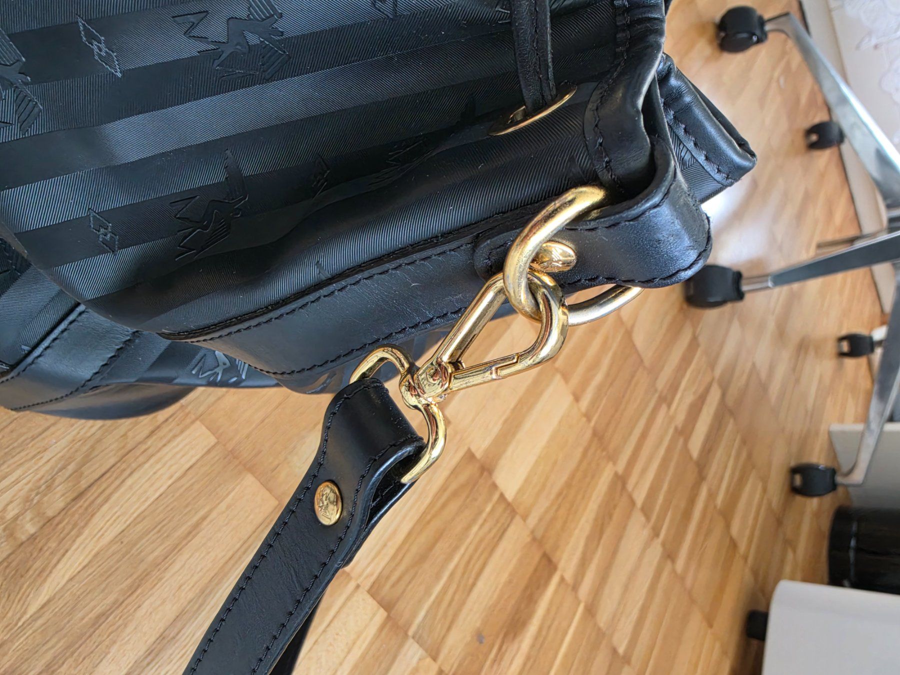 Maison Mollerus Borse da donna: Maison Mollerus Beuteltasche Niesen Schwarz – Usato da Zürich venduto da Sokaina 2