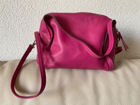 VERA PELLE Ledertasche mit Umhängeriemen