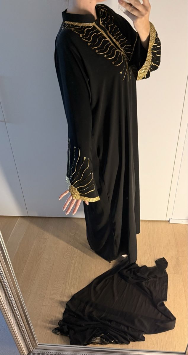 Vestiti: Schwarze Abaya kaftan mit Goldmuster neu 40 onesize – Nuovo (secondo la descrizione) da Staad SG venduto da Chirrari 4