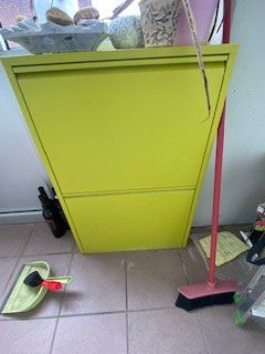 Armadi: Abfall-/Schuh-Schrank Metall – Usato da Birsfelden venduto da edw_2mjn