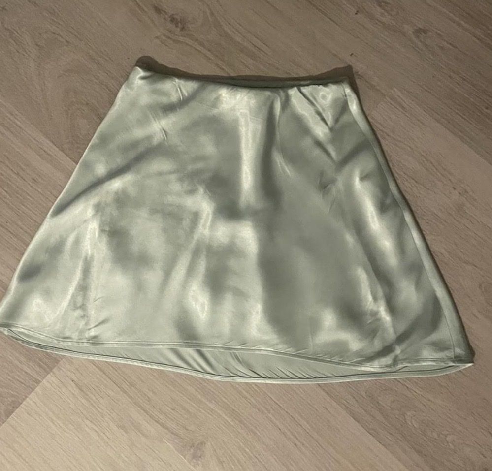 H&M Röcke: jupe en satin vert menthe  – Gebraucht aus Ardon von loanneroch