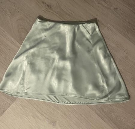jupe en satin vert menthe 