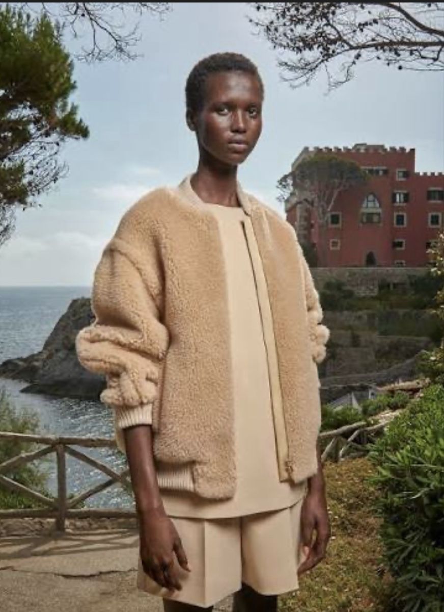 Max Mara Giacche: MAX MARA Teddy Bear Bomber - Iconic - Gr. S - beige – Nuovo (secondo la descrizione) da Bern venduto da Leppi2 9