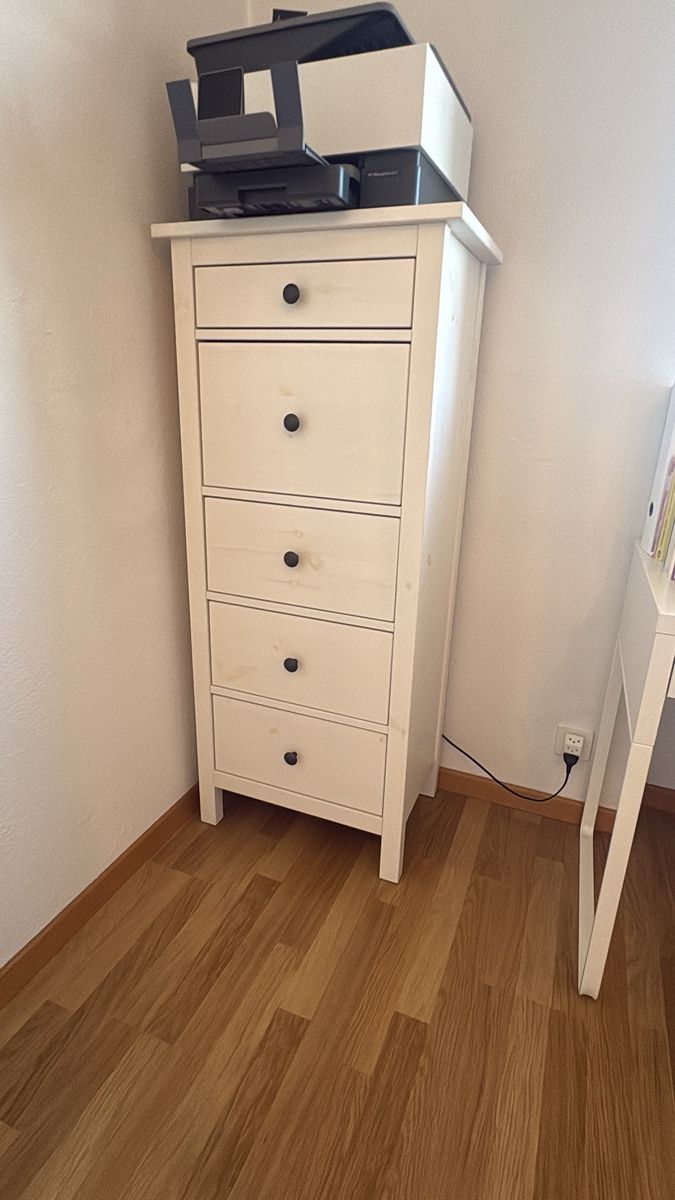 Cassettiere: Kommode weiss mit 5 Schubladen Ikea Hemnes – Usato da Zofingen venduto da sel_55fl