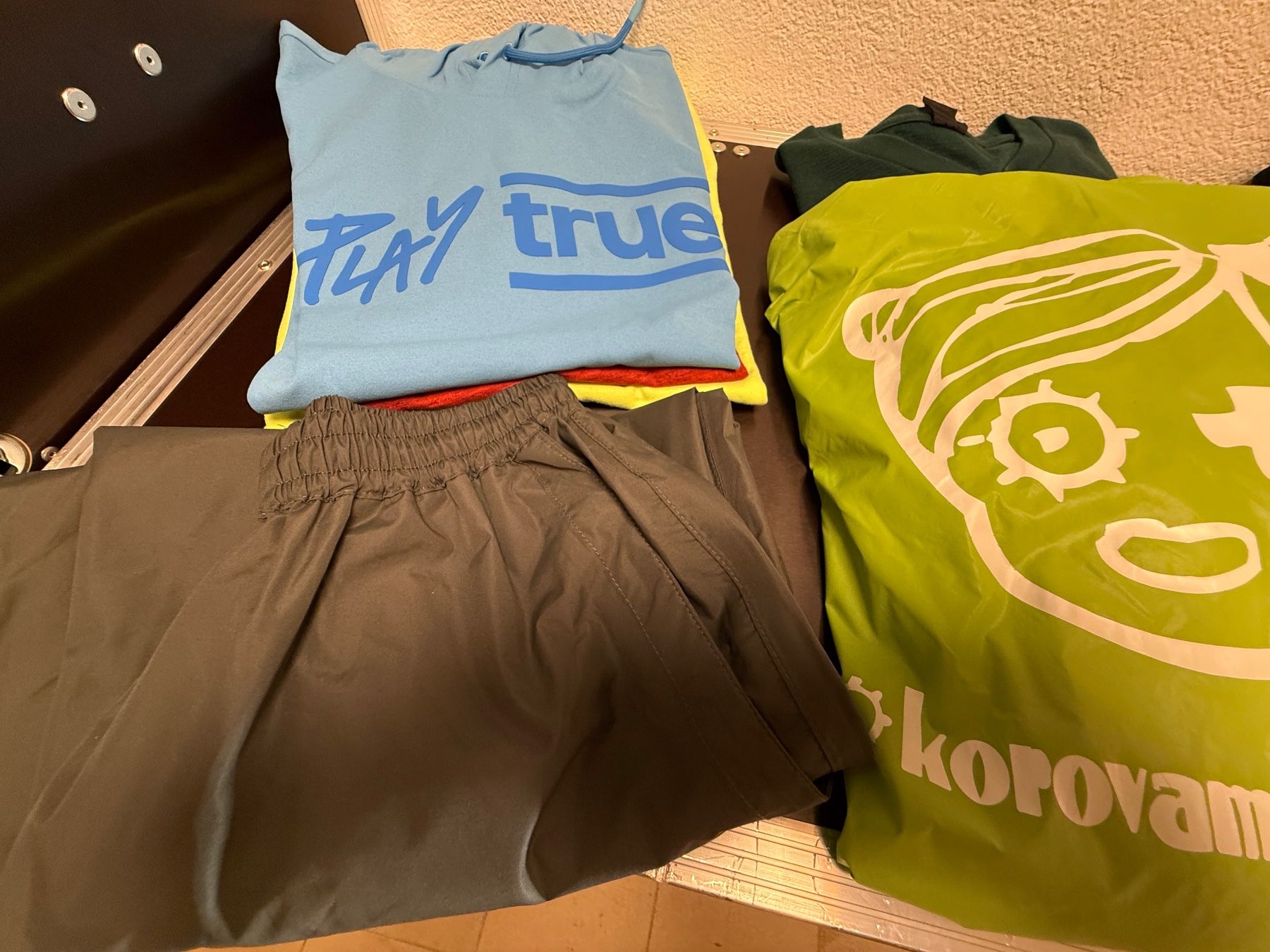 Ensembles coordonnés: Kleiderpaket Grösse M, 16-teilig – D'occasion à Triesen par mal_97wr 1