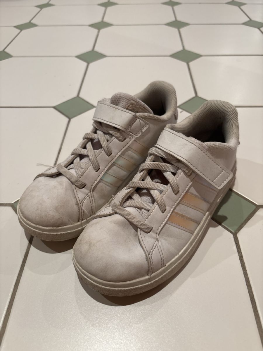 Adidas Scarpe per ragazzi: Adidas Sneakers Grösse 32  – Usato da Waldstatt venduto da Imaginary