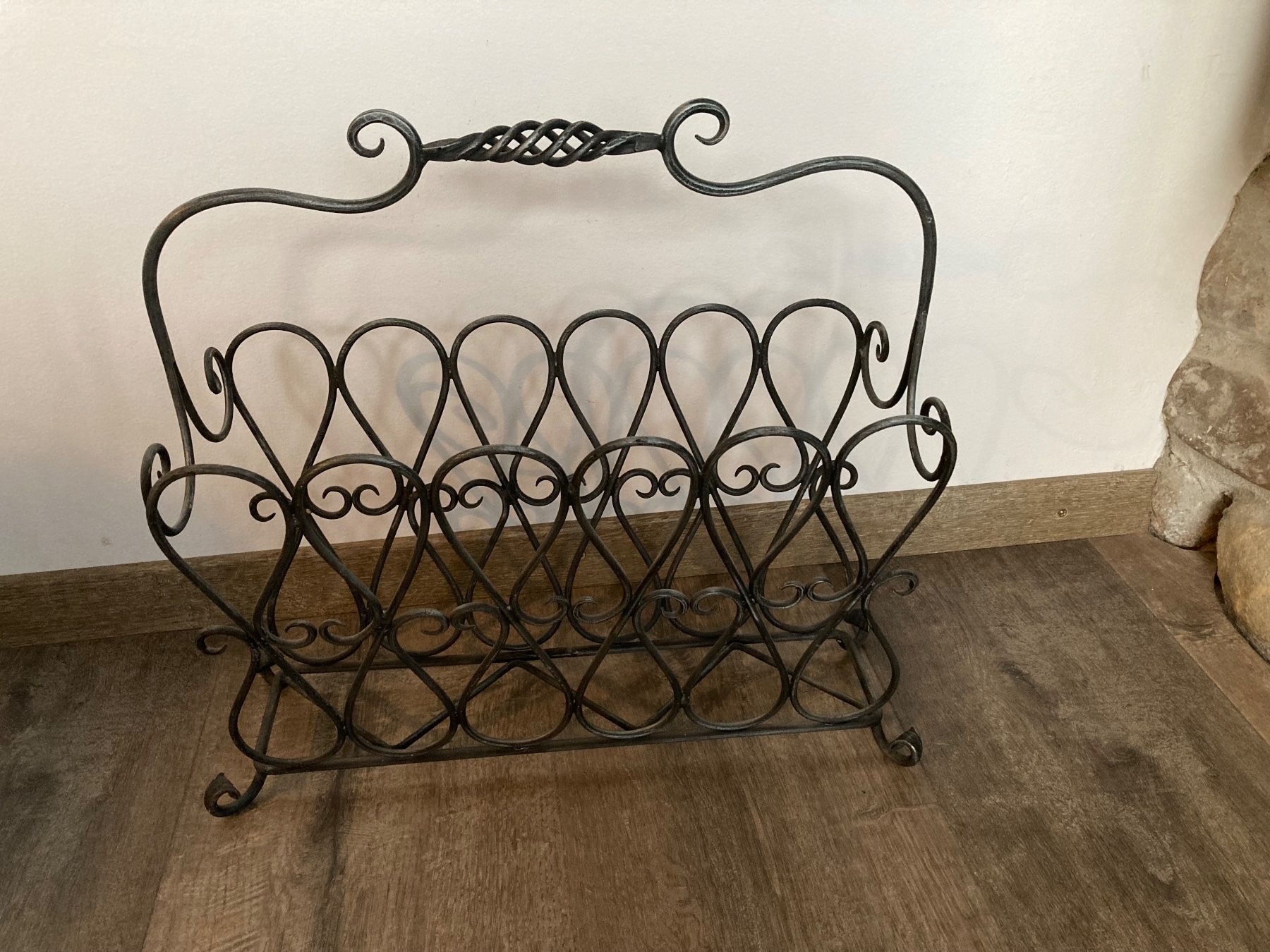 Altro per la casa: SCHMIEDEEISERNER ZEITUNGSSTÄNDER , – Usato da Schleinikon venduto da msfwmw2