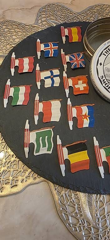 Bandiere: Vintage Flaggen Set aus Metall – Usato da Kaufdorf venduto da Nati-Nati 5