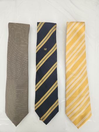 Lot de 3 cravates diverses couleurs 