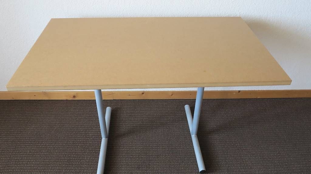 Tables: Tisch mit Holzplatte – D'occasion à Sutz par Anker06 2