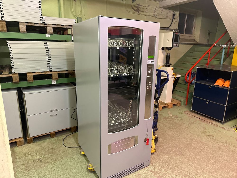 schöner Snackautomat mit Lift und Münzwechsler mit 21 Fächer (Defekt ...