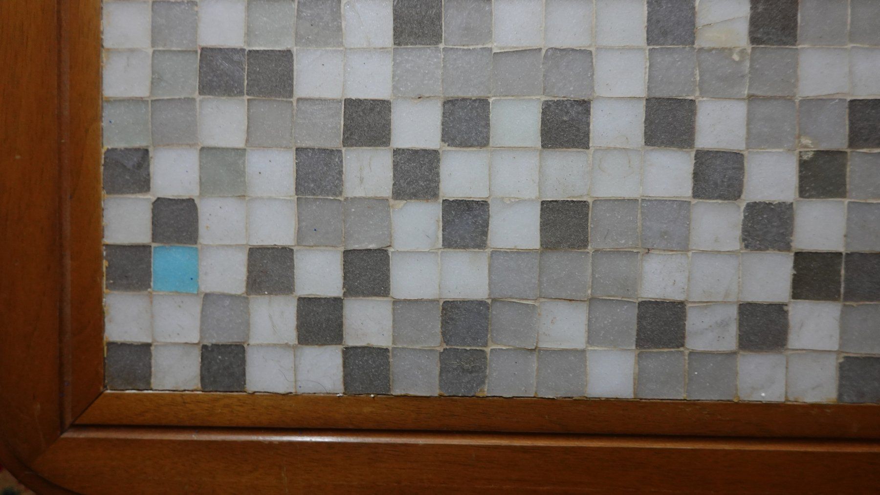 Tische: Clubtisch mit echter Mosaik Einlage. – Gebraucht aus Dänikon ZH von JAPH 1