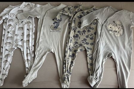 4 Baby Schlafanzüge Strampler Set