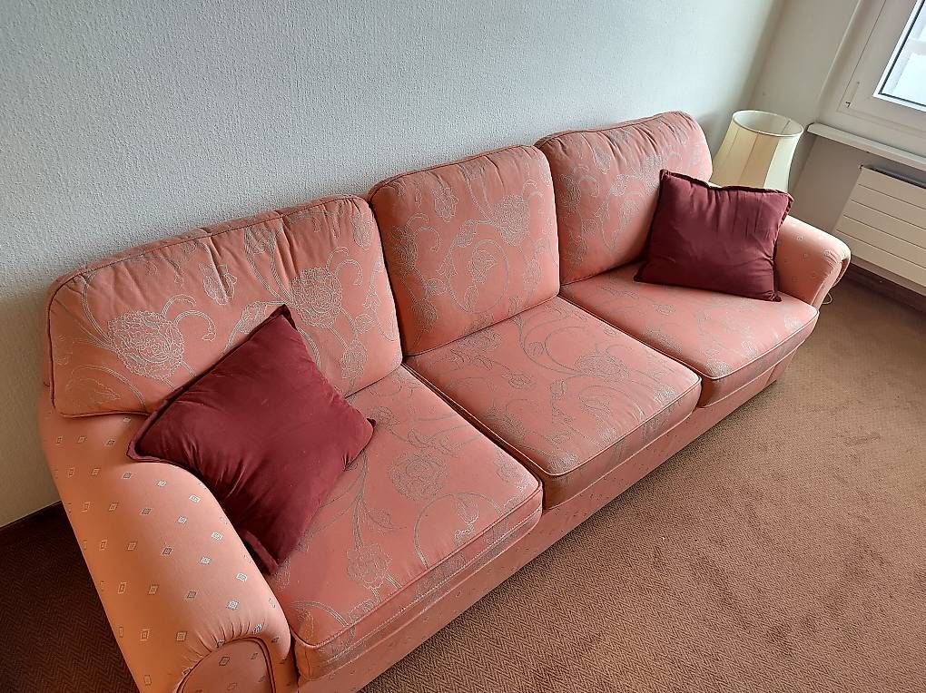 Divani: Bequemes stabiles Sofa mit Kissen – Usato da Wohlen AG venduto da gnabbr