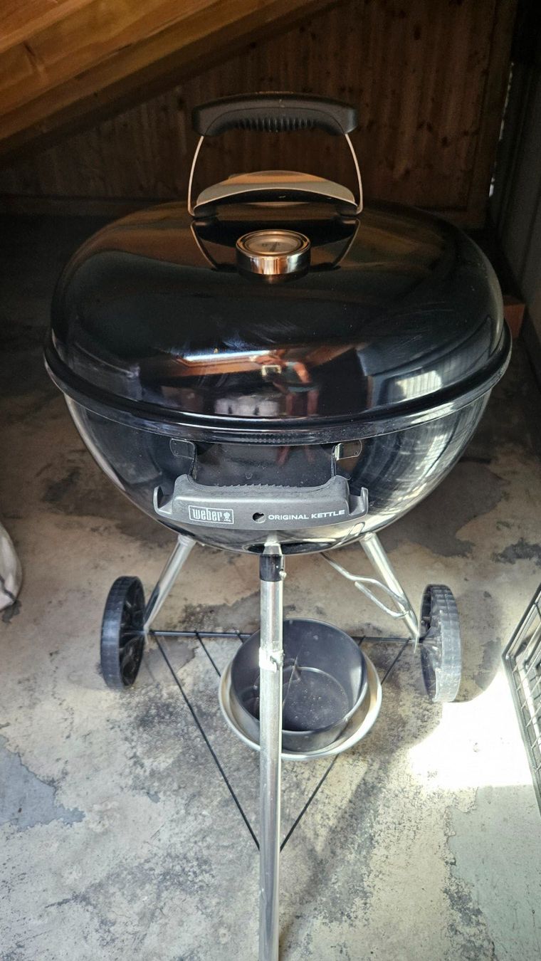 Weber Grills: Weber Kugelgrill Holzkohle – Gebraucht aus Gelterkinden von reb_qh8m