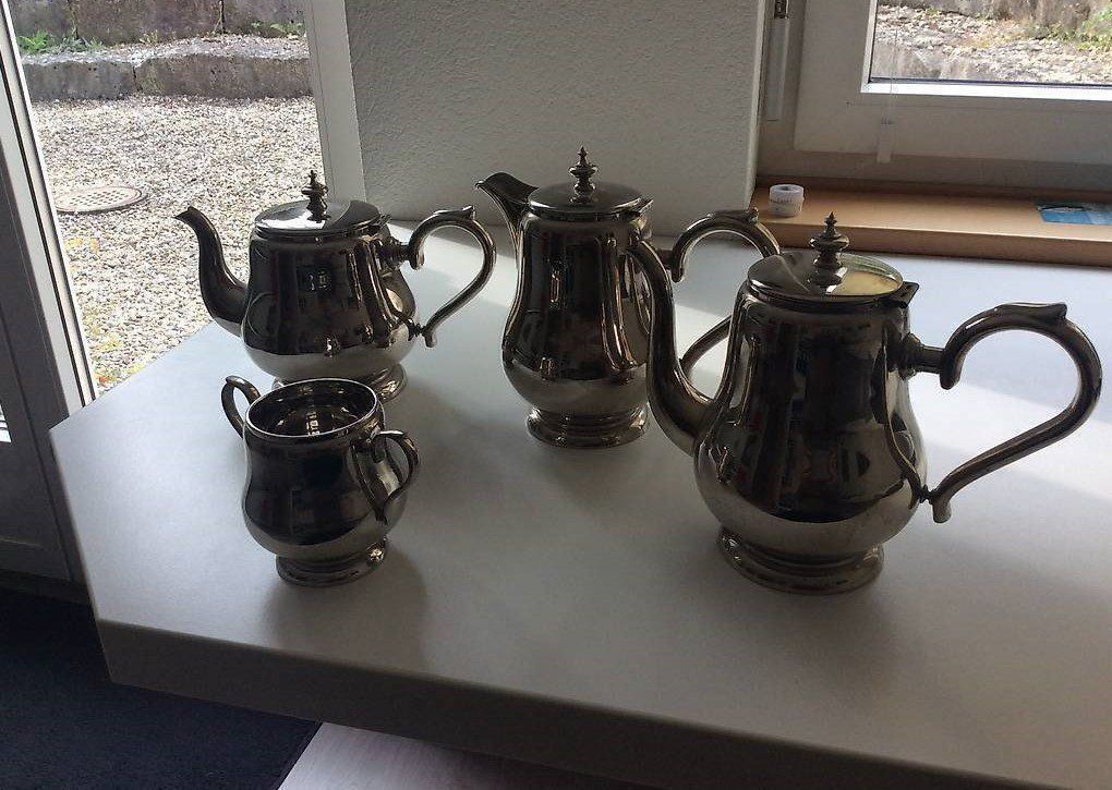 Set di piatti: altes Kaffee-, Teekrugset, Neusilber? – Usato da Herzogenbuchsee venduto da all-around 1