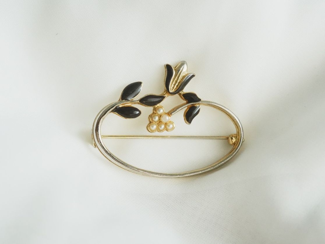 Spille & Fermagli: Vintage Brosche Blume Perlen Emaille goldfarben – Usato da Volketswil venduto da HeredisAntiques 3