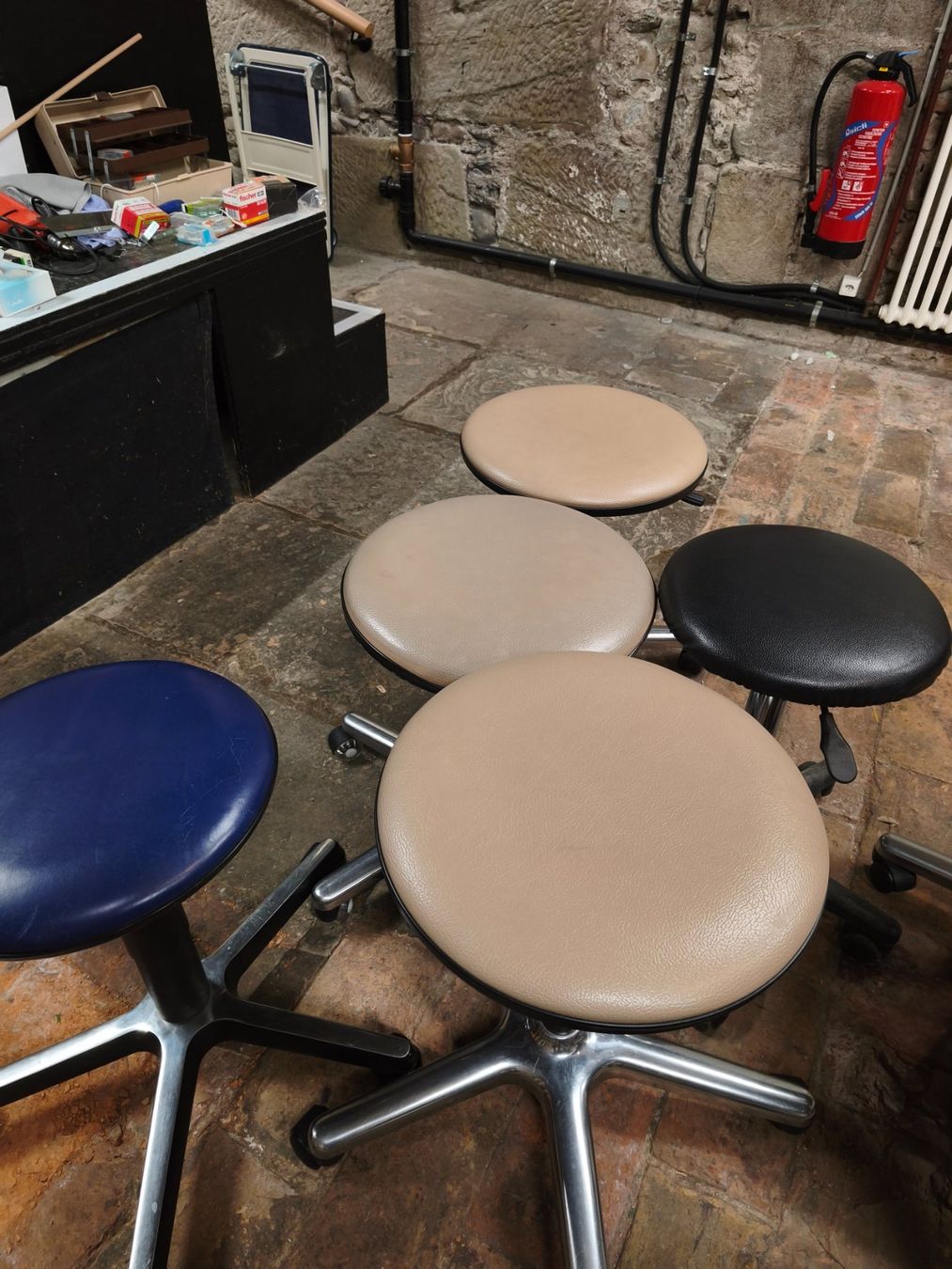 Hocker: 8 x Bürostuhl / Hocker ab 1 CHF – Gebraucht aus Bern von Xtralite 2